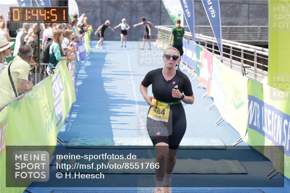 10.08.2025 - GEWOBA Citytriathlon Bremen H.Heesch http://msf.ph/oto/8551766 10.08.2025 11:48:33 Ziel 484 meine-sportfotos.de