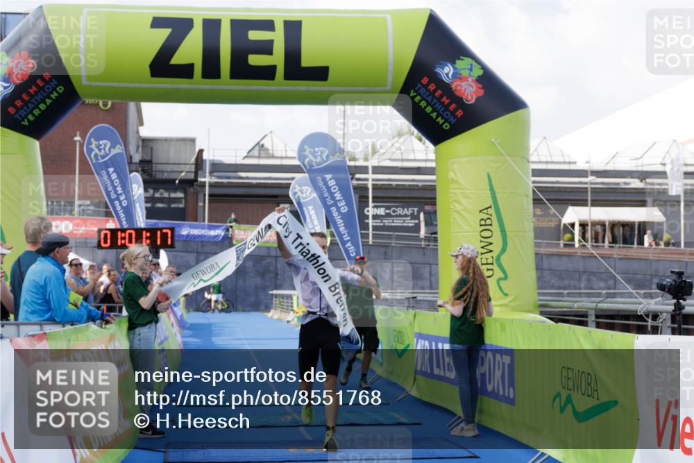 10.08.2025 - GEWOBA Citytriathlon Bremen H.Heesch http://msf.ph/oto/8551768 10.08.2025 11:04:59 Ziel 375 meine-sportfotos.de