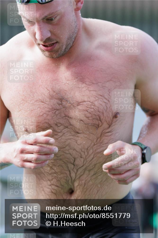 10.08.2025 - GEWOBA Citytriathlon Bremen H.Heesch http://msf.ph/oto/8551779 10.08.2025 10:25:42 Schwimmen 87, 147 meine-sportfotos.de