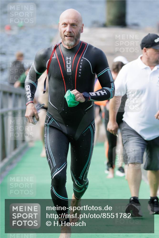 10.08.2025 - GEWOBA Citytriathlon Bremen H.Heesch http://msf.ph/oto/8551782 10.08.2025 10:25:46 Schwimmen 87, 145, 147 meine-sportfotos.de
