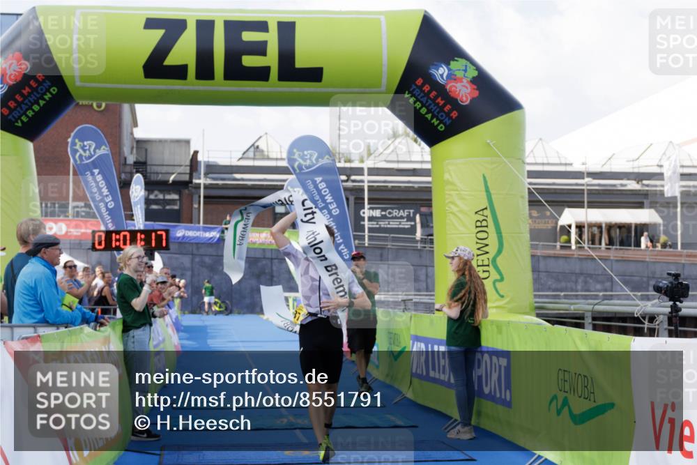 10.08.2025 - GEWOBA Citytriathlon Bremen H.Heesch http://msf.ph/oto/8551791 10.08.2025 11:04:59 Ziel 375 meine-sportfotos.de