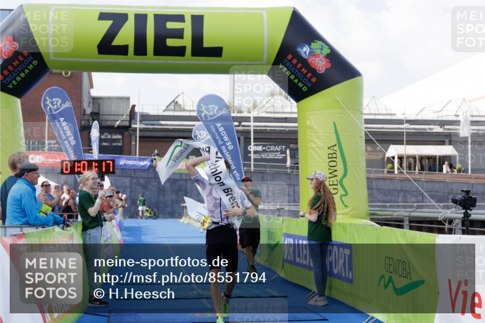 10.08.2025 - GEWOBA Citytriathlon Bremen H.Heesch http://msf.ph/oto/8551794 10.08.2025 11:04:59 Ziel 375 meine-sportfotos.de