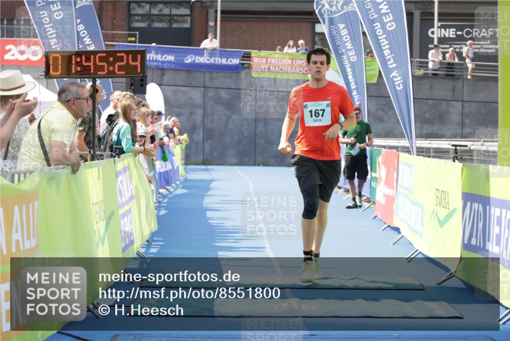 10.08.2025 - GEWOBA Citytriathlon Bremen H.Heesch http://msf.ph/oto/8551800 10.08.2025 11:49:06 Ziel 167 meine-sportfotos.de