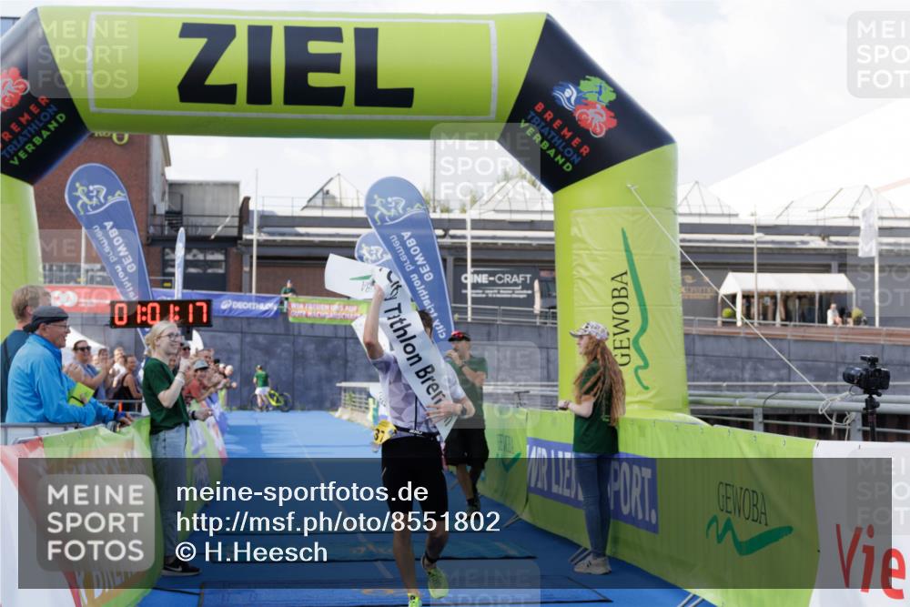 10.08.2025 - GEWOBA Citytriathlon Bremen H.Heesch http://msf.ph/oto/8551802 10.08.2025 11:04:59 Ziel 375 meine-sportfotos.de