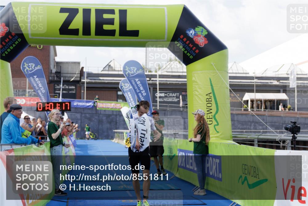 10.08.2025 - GEWOBA Citytriathlon Bremen H.Heesch http://msf.ph/oto/8551811 10.08.2025 11:04:59 Ziel 375 meine-sportfotos.de
