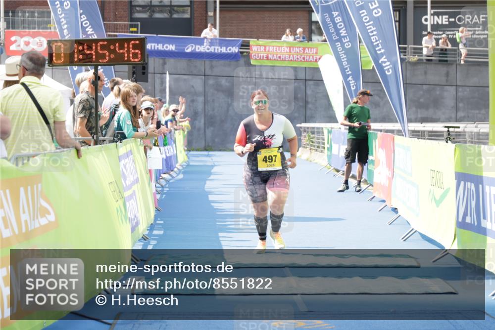 10.08.2025 - GEWOBA Citytriathlon Bremen H.Heesch http://msf.ph/oto/8551822 10.08.2025 11:49:28 Ziel 497 meine-sportfotos.de