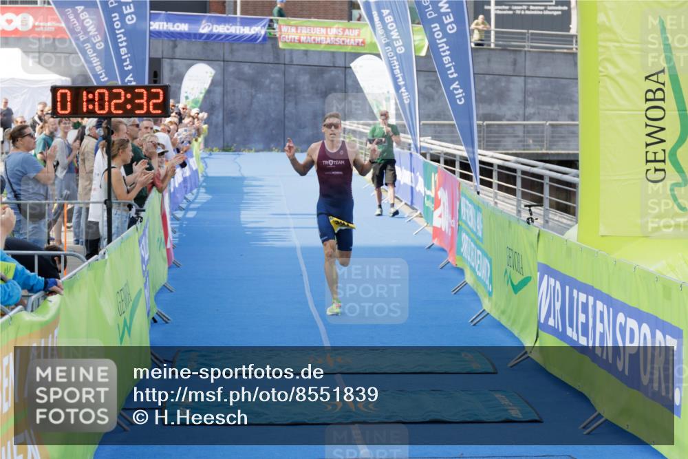 10.08.2025 - GEWOBA Citytriathlon Bremen H.Heesch http://msf.ph/oto/8551839 10.08.2025 11:06:14 Ziel 391 meine-sportfotos.de
