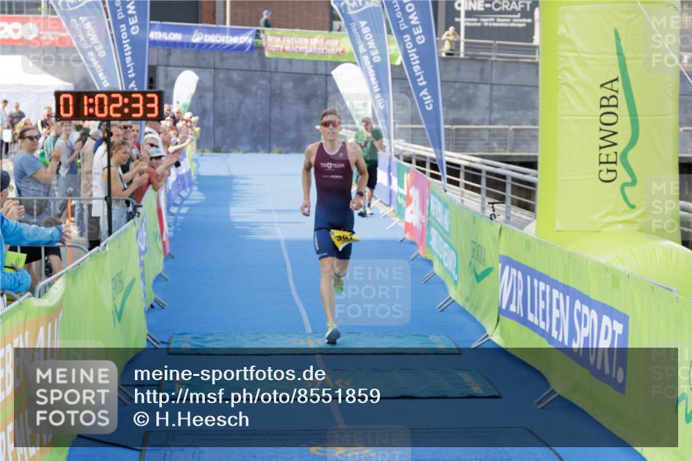 10.08.2025 - GEWOBA Citytriathlon Bremen H.Heesch http://msf.ph/oto/8551859 10.08.2025 11:06:15 Ziel 391 meine-sportfotos.de