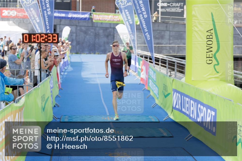 10.08.2025 - GEWOBA Citytriathlon Bremen H.Heesch http://msf.ph/oto/8551862 10.08.2025 11:06:15 Ziel 391 meine-sportfotos.de