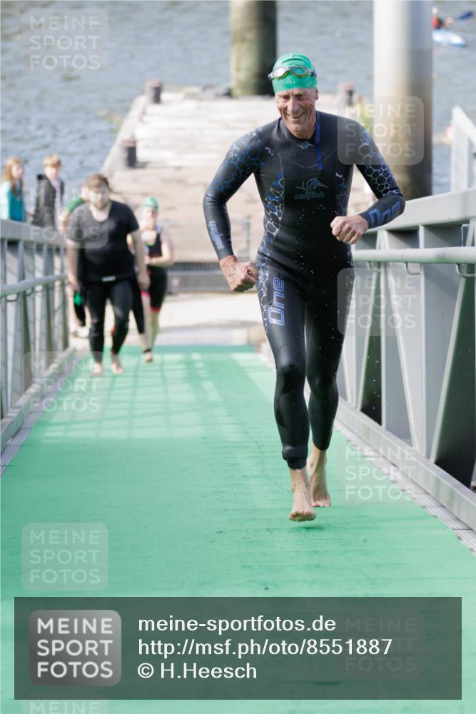 10.08.2025 - GEWOBA Citytriathlon Bremen H.Heesch http://msf.ph/oto/8551887 10.08.2025 10:26:07 Schwimmen 55, 129, 171, 223 meine-sportfotos.de