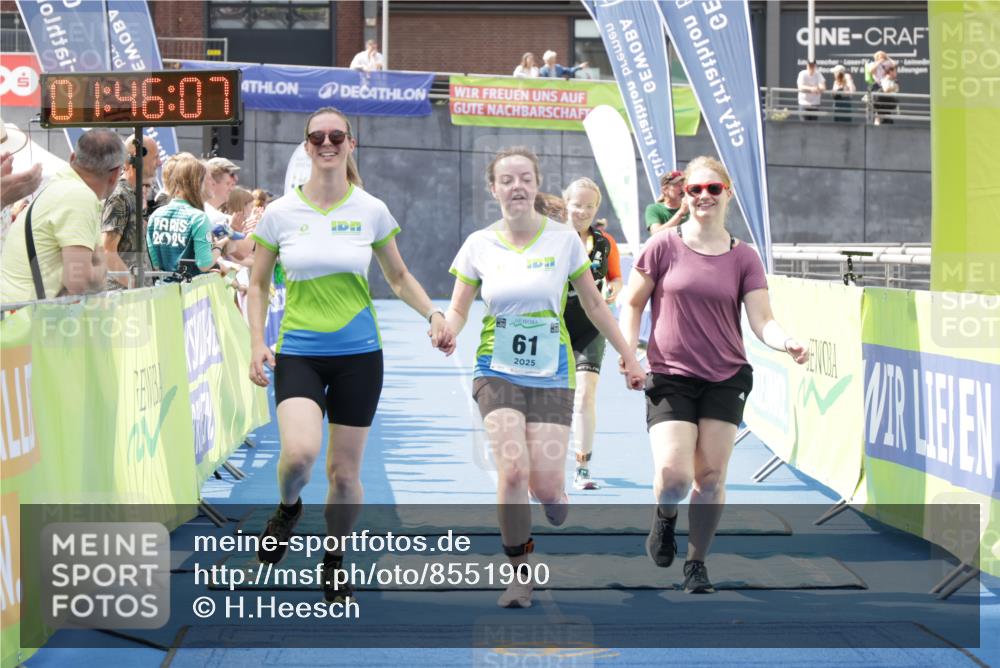 10.08.2025 - GEWOBA Citytriathlon Bremen H.Heesch http://msf.ph/oto/8551900 10.08.2025 11:49:49 Ziel 61, 445 meine-sportfotos.de