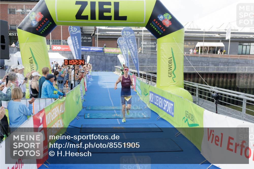 10.08.2025 - GEWOBA Citytriathlon Bremen H.Heesch http://msf.ph/oto/8551905 10.08.2025 11:06:16 Ziel 391 meine-sportfotos.de