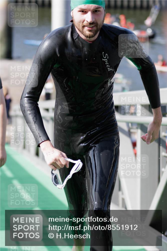 10.08.2025 - GEWOBA Citytriathlon Bremen H.Heesch http://msf.ph/oto/8551912 10.08.2025 10:26:22 Schwimmen 63, 123, 223 meine-sportfotos.de