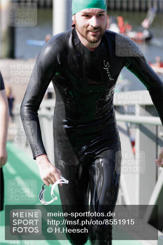 10.08.2025 - GEWOBA Citytriathlon Bremen H.Heesch http://msf.ph/oto/8551915 10.08.2025 10:26:22 Schwimmen 63, 123, 223 meine-sportfotos.de