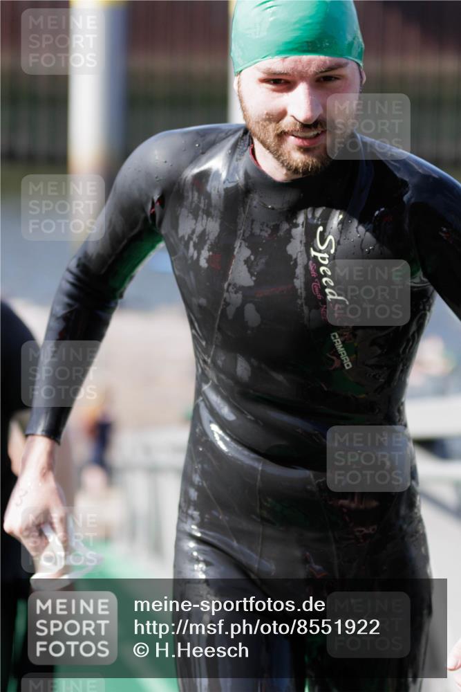 10.08.2025 - GEWOBA Citytriathlon Bremen H.Heesch http://msf.ph/oto/8551922 10.08.2025 10:26:22 Schwimmen 63, 123, 223 meine-sportfotos.de