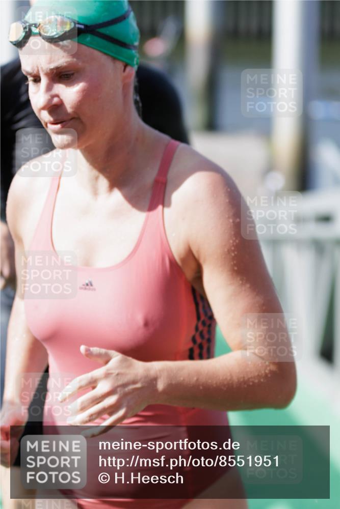 10.08.2025 - GEWOBA Citytriathlon Bremen H.Heesch http://msf.ph/oto/8551951 10.08.2025 10:26:32 Schwimmen 5, 63, 91, 111, 113 meine-sportfotos.de
