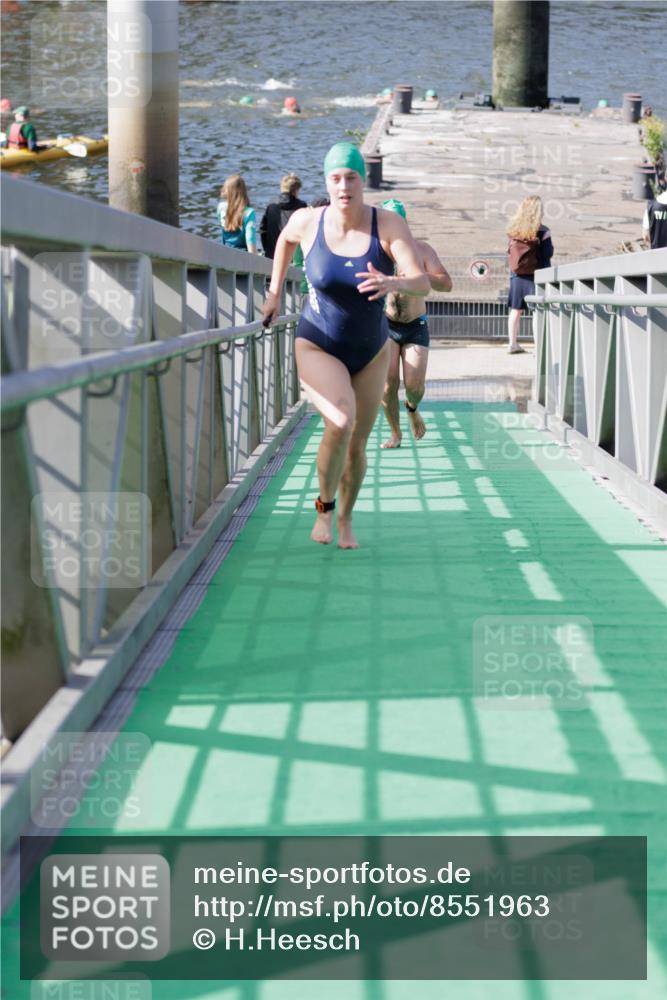 10.08.2025 - GEWOBA Citytriathlon Bremen H.Heesch http://msf.ph/oto/8551963 10.08.2025 10:26:36 Schwimmen 5, 63, 91, 111, 113, 207, 227 meine-sportfotos.de