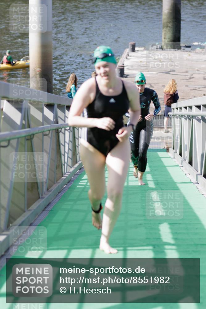 10.08.2025 - GEWOBA Citytriathlon Bremen H.Heesch http://msf.ph/oto/8551982 10.08.2025 10:26:46 Schwimmen 5, 33, 101, 207, 227, 453 meine-sportfotos.de