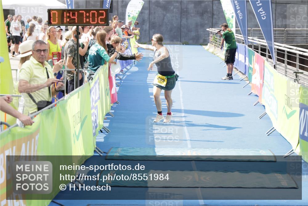 10.08.2025 - GEWOBA Citytriathlon Bremen H.Heesch http://msf.ph/oto/8551984 10.08.2025 11:50:44 Ziel 499 meine-sportfotos.de