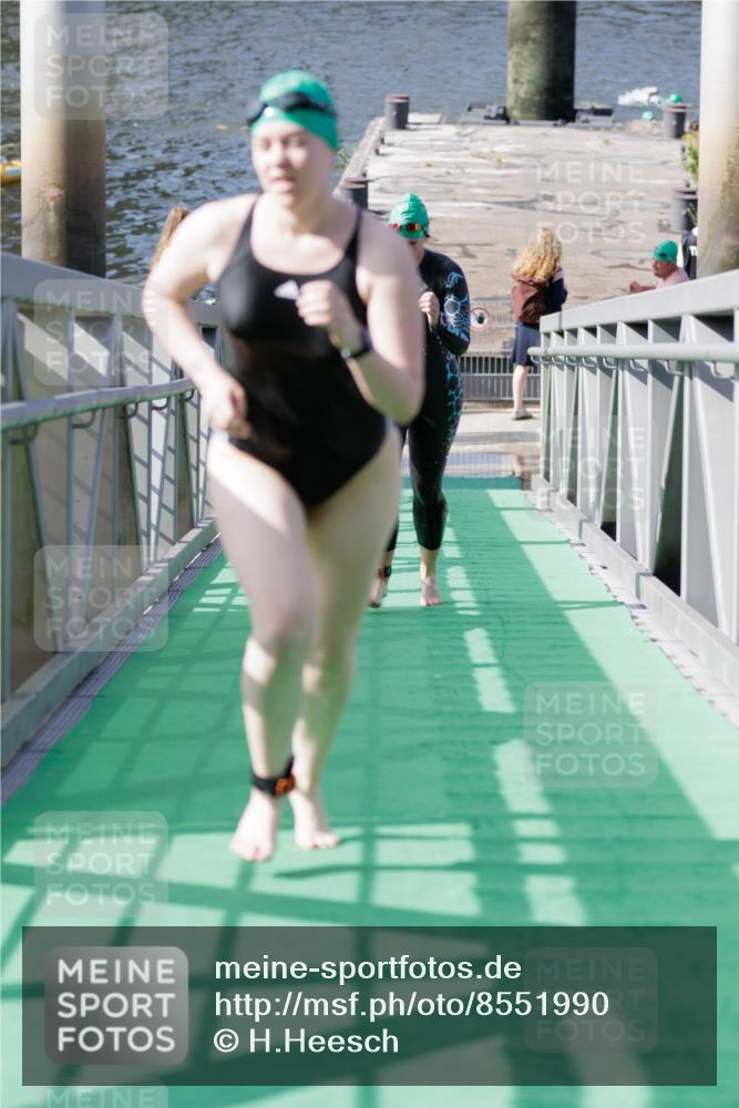 10.08.2025 - GEWOBA Citytriathlon Bremen H.Heesch http://msf.ph/oto/8551990 10.08.2025 10:26:46 Schwimmen 5, 33, 101, 207, 227, 453 meine-sportfotos.de
