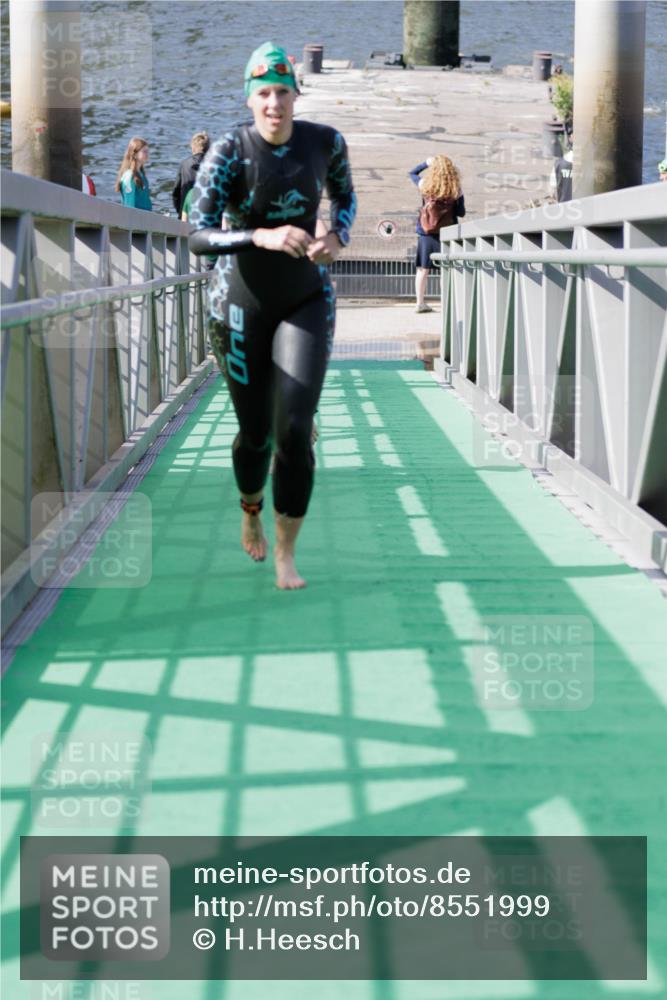 10.08.2025 - GEWOBA Citytriathlon Bremen H.Heesch http://msf.ph/oto/8551999 10.08.2025 10:26:48 Schwimmen 33, 101, 207, 227, 453 meine-sportfotos.de