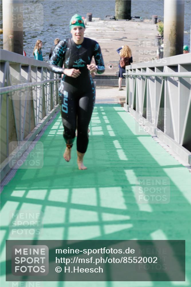 10.08.2025 - GEWOBA Citytriathlon Bremen H.Heesch http://msf.ph/oto/8552002 10.08.2025 10:26:48 Schwimmen 33, 101, 207, 227, 453 meine-sportfotos.de
