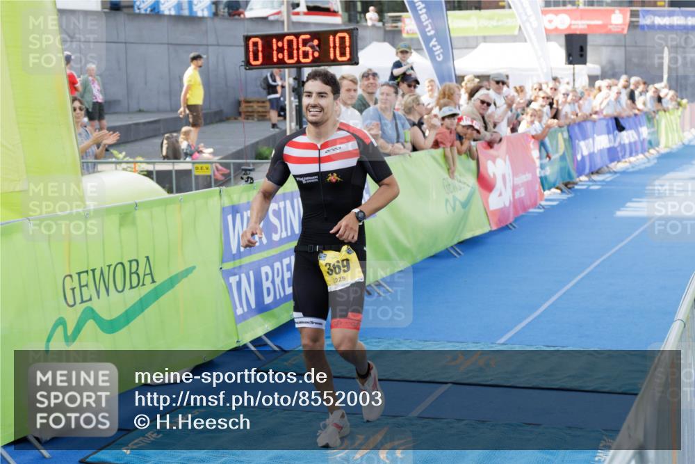10.08.2025 - GEWOBA Citytriathlon Bremen H.Heesch http://msf.ph/oto/8552003 10.08.2025 11:09:52 Ziel 369 meine-sportfotos.de