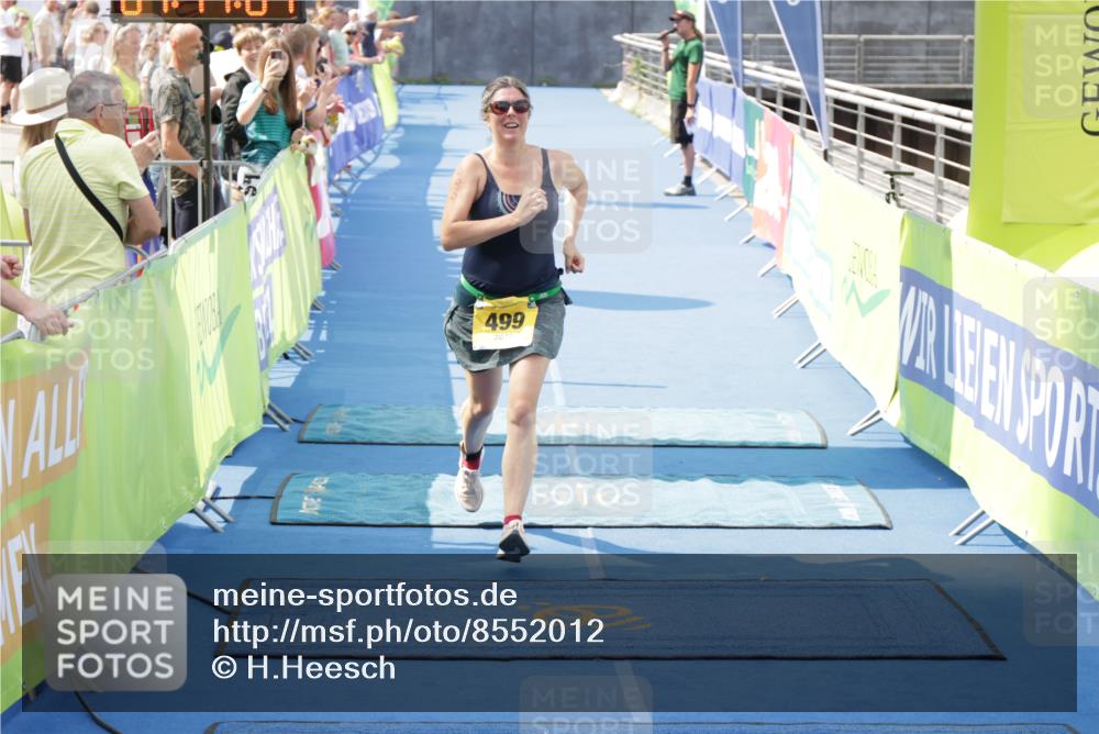10.08.2025 - GEWOBA Citytriathlon Bremen H.Heesch http://msf.ph/oto/8552012 10.08.2025 11:50:46 Ziel  meine-sportfotos.de