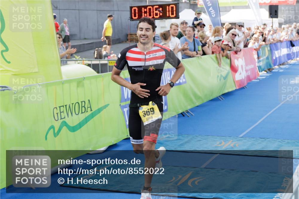 10.08.2025 - GEWOBA Citytriathlon Bremen H.Heesch http://msf.ph/oto/8552022 10.08.2025 11:09:52 Ziel 369 meine-sportfotos.de