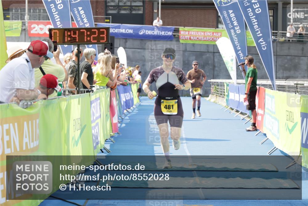10.08.2025 - GEWOBA Citytriathlon Bremen H.Heesch http://msf.ph/oto/8552028 10.08.2025 11:51:04 Ziel 481 meine-sportfotos.de