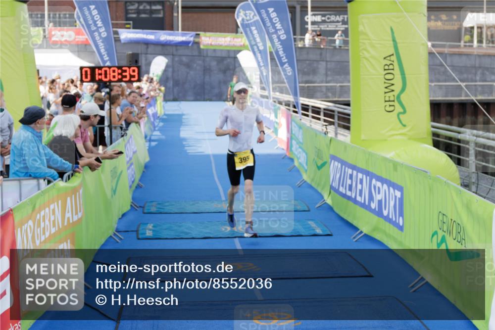 10.08.2025 - GEWOBA Citytriathlon Bremen H.Heesch http://msf.ph/oto/8552036 10.08.2025 11:12:20 Ziel 395 meine-sportfotos.de
