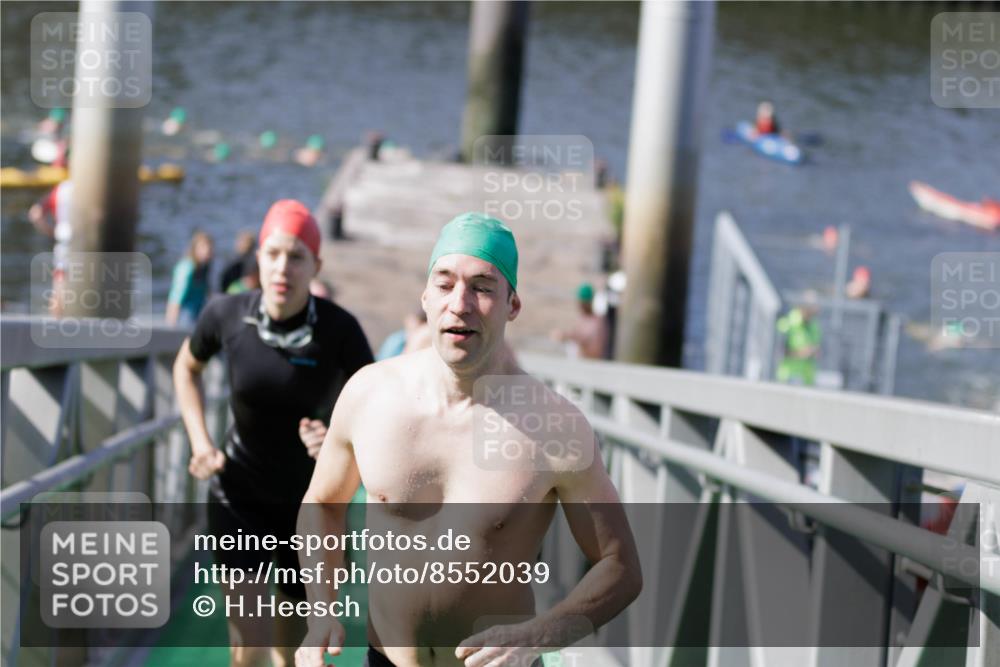 10.08.2025 - GEWOBA Citytriathlon Bremen H.Heesch http://msf.ph/oto/8552039 10.08.2025 10:27:08 Schwimmen 69, 107, 201, 219, 465, 484 meine-sportfotos.de