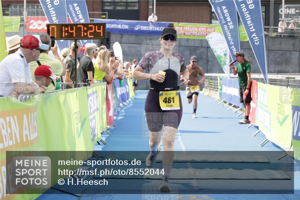 10.08.2025 - GEWOBA Citytriathlon Bremen H.Heesch http://msf.ph/oto/8552044 10.08.2025 11:51:05 Ziel 481 meine-sportfotos.de