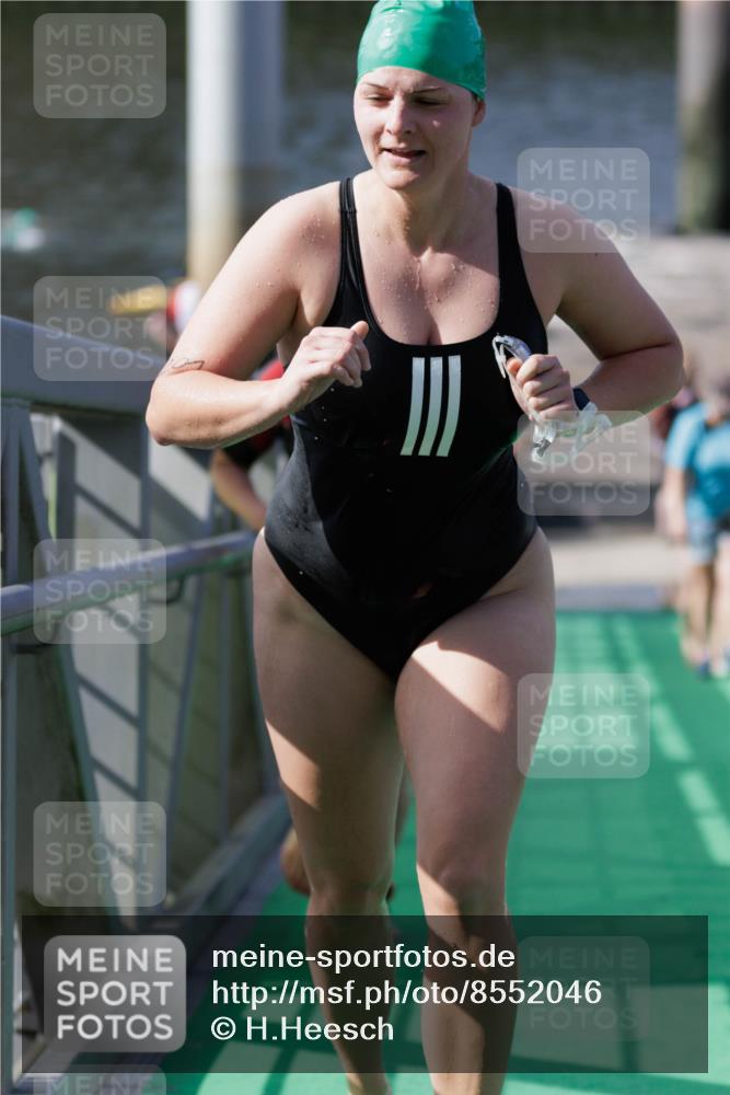 10.08.2025 - GEWOBA Citytriathlon Bremen H.Heesch http://msf.ph/oto/8552046 10.08.2025 10:27:11 Schwimmen 69, 93, 107, 201, 465, 484 meine-sportfotos.de