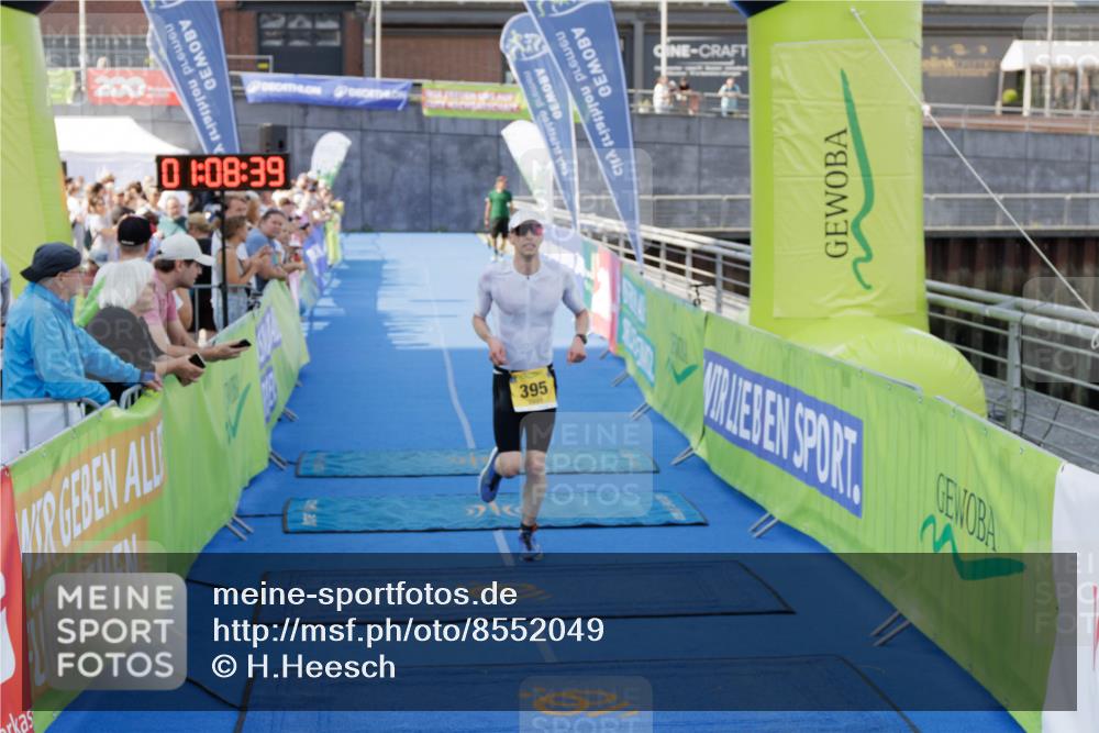 10.08.2025 - GEWOBA Citytriathlon Bremen H.Heesch http://msf.ph/oto/8552049 10.08.2025 11:12:20 Ziel 395 meine-sportfotos.de