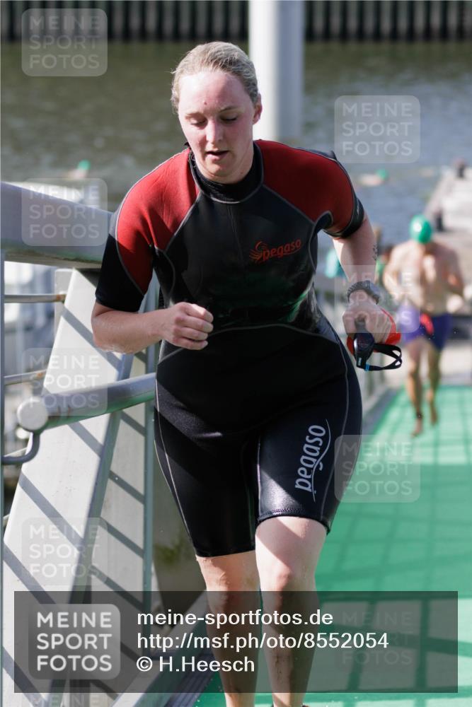 10.08.2025 - GEWOBA Citytriathlon Bremen H.Heesch http://msf.ph/oto/8552054 10.08.2025 10:27:13 Schwimmen 69, 93, 201, 465, 484 meine-sportfotos.de