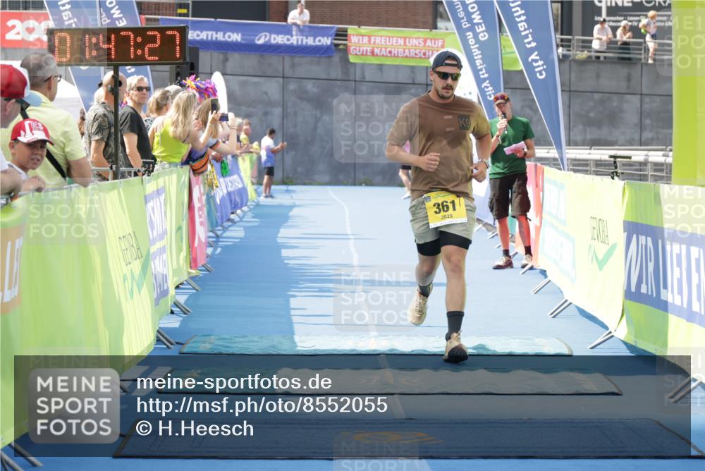 10.08.2025 - GEWOBA Citytriathlon Bremen H.Heesch http://msf.ph/oto/8552055 10.08.2025 11:51:09 Ziel 361, 481 meine-sportfotos.de