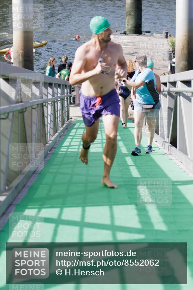 10.08.2025 - GEWOBA Citytriathlon Bremen H.Heesch http://msf.ph/oto/8552062 10.08.2025 10:27:16 Schwimmen 61, 69, 93, 201, 247, 484 meine-sportfotos.de