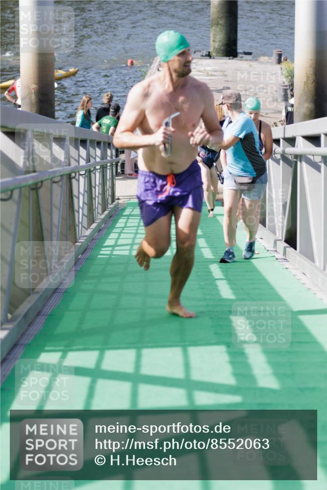 10.08.2025 - GEWOBA Citytriathlon Bremen H.Heesch http://msf.ph/oto/8552063 10.08.2025 10:27:16 Schwimmen 61, 69, 93, 201, 247, 484 meine-sportfotos.de