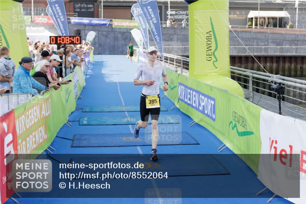 10.08.2025 - GEWOBA Citytriathlon Bremen H.Heesch http://msf.ph/oto/8552064 10.08.2025 11:12:21 Ziel 395 meine-sportfotos.de