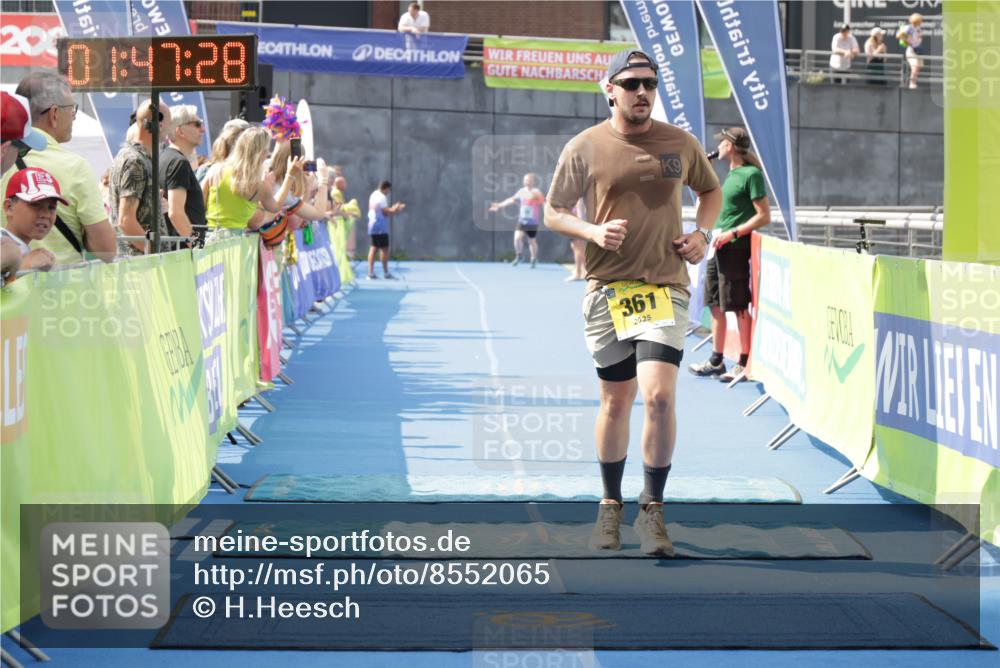 10.08.2025 - GEWOBA Citytriathlon Bremen H.Heesch http://msf.ph/oto/8552065 10.08.2025 11:51:10 Ziel 361, 481 meine-sportfotos.de