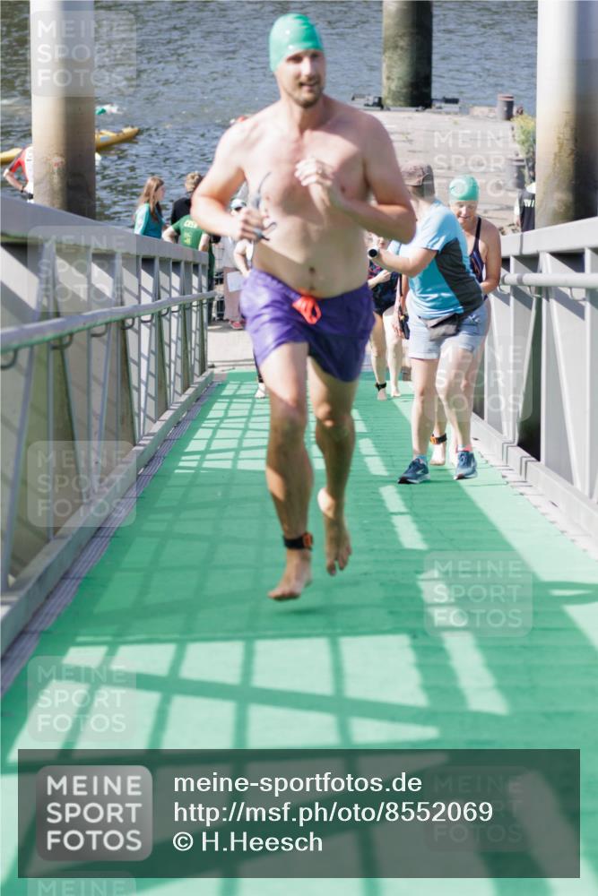 10.08.2025 - GEWOBA Citytriathlon Bremen H.Heesch http://msf.ph/oto/8552069 10.08.2025 10:27:16 Schwimmen 61, 69, 93, 201, 247, 484 meine-sportfotos.de