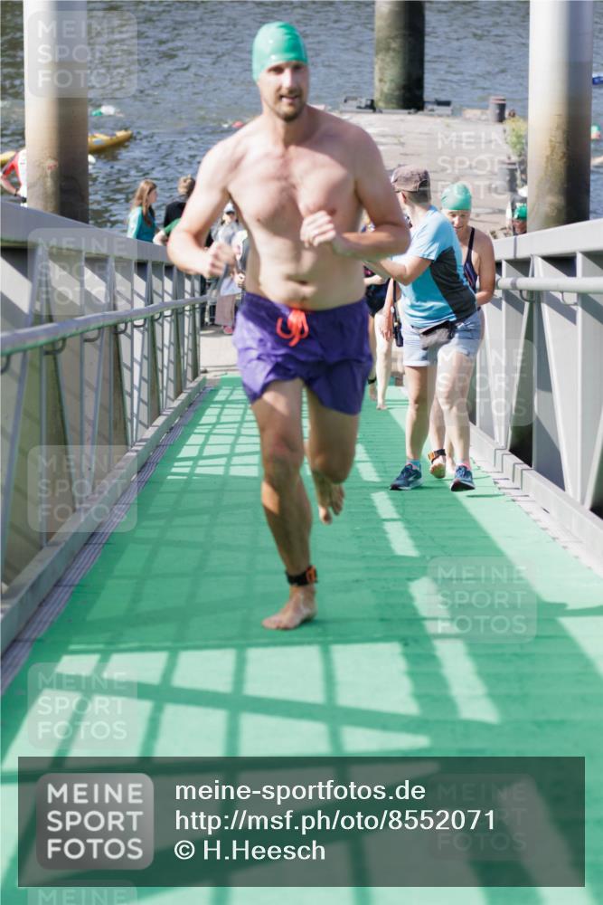 10.08.2025 - GEWOBA Citytriathlon Bremen H.Heesch http://msf.ph/oto/8552071 10.08.2025 10:27:16 Schwimmen 61, 69, 93, 201, 247, 484 meine-sportfotos.de