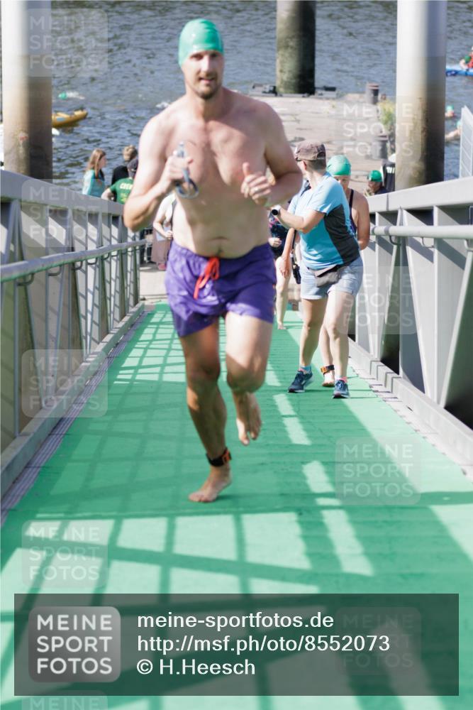 10.08.2025 - GEWOBA Citytriathlon Bremen H.Heesch http://msf.ph/oto/8552073 10.08.2025 10:27:16 Schwimmen 61, 69, 93, 201, 247, 484 meine-sportfotos.de