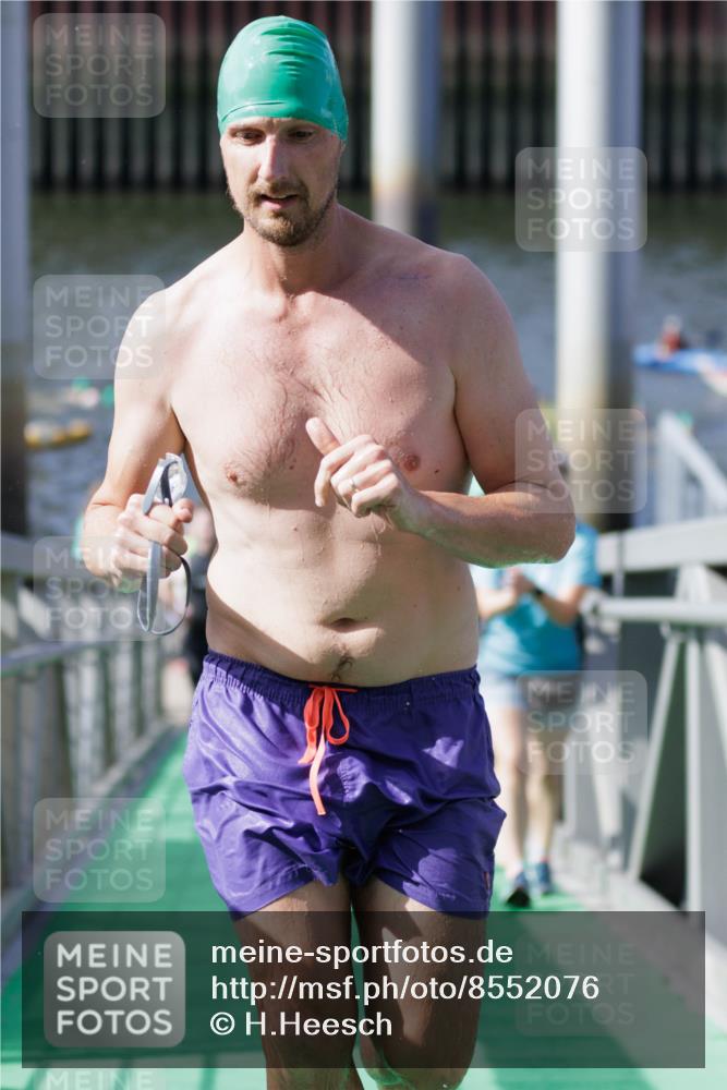 10.08.2025 - GEWOBA Citytriathlon Bremen H.Heesch http://msf.ph/oto/8552076 10.08.2025 10:27:18 Schwimmen 61, 93, 201, 247, 484 meine-sportfotos.de