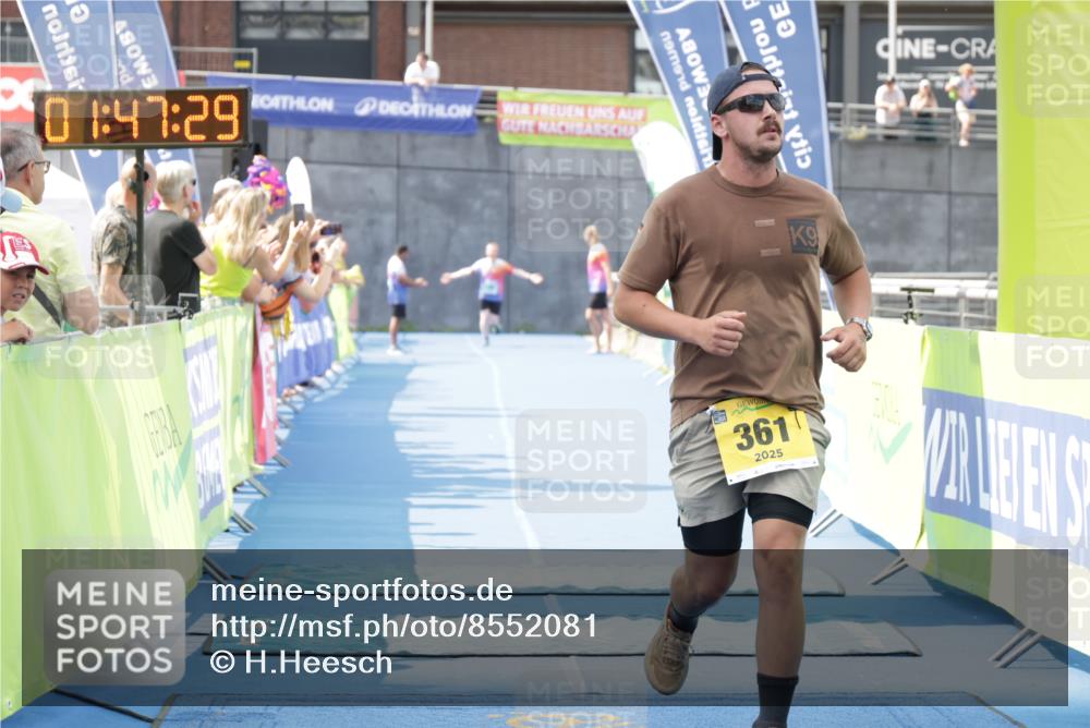 10.08.2025 - GEWOBA Citytriathlon Bremen H.Heesch http://msf.ph/oto/8552081 10.08.2025 11:51:11 Ziel 361, 481 meine-sportfotos.de