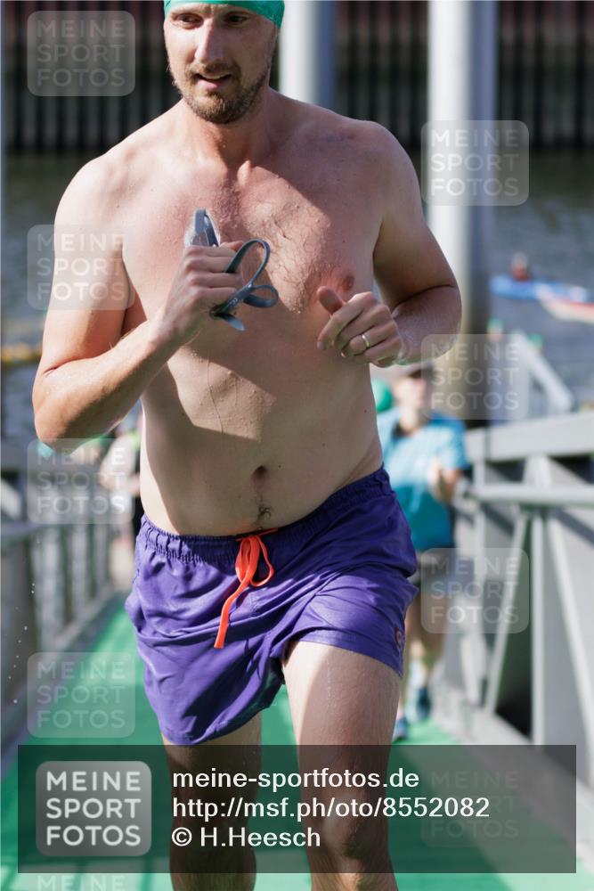 10.08.2025 - GEWOBA Citytriathlon Bremen H.Heesch http://msf.ph/oto/8552082 10.08.2025 10:27:18 Schwimmen 61, 93, 201, 247, 484 meine-sportfotos.de