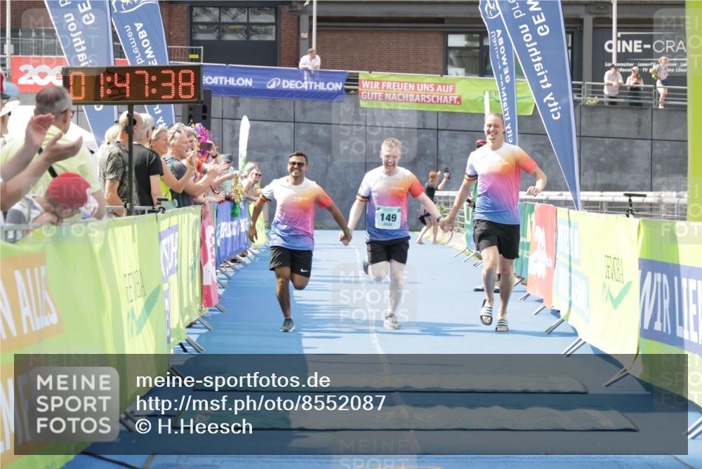 10.08.2025 - GEWOBA Citytriathlon Bremen H.Heesch http://msf.ph/oto/8552087 10.08.2025 11:51:20 Ziel 149, 361 meine-sportfotos.de