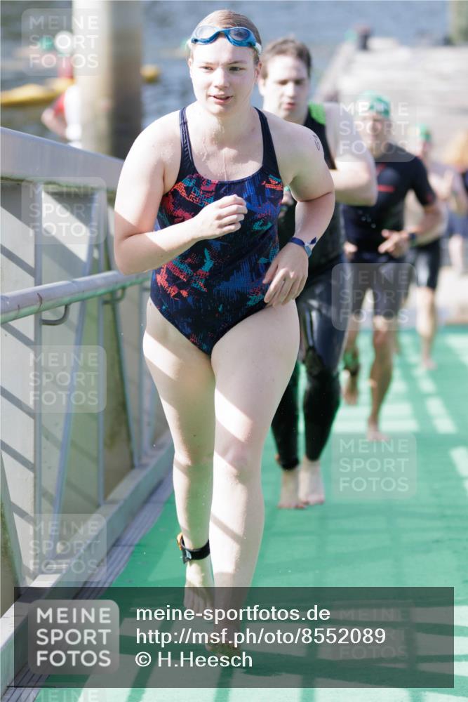 10.08.2025 - GEWOBA Citytriathlon Bremen H.Heesch http://msf.ph/oto/8552089 10.08.2025 10:27:22 Schwimmen 51, 59, 61, 93, 185, 247 meine-sportfotos.de