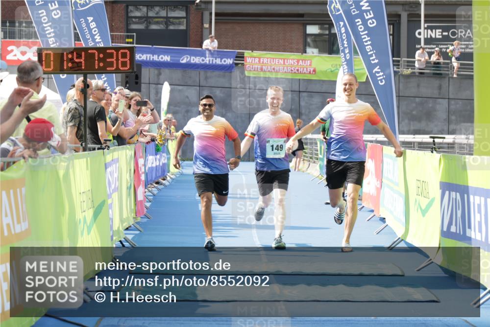 10.08.2025 - GEWOBA Citytriathlon Bremen H.Heesch http://msf.ph/oto/8552092 10.08.2025 11:51:20 Ziel 149, 361 meine-sportfotos.de